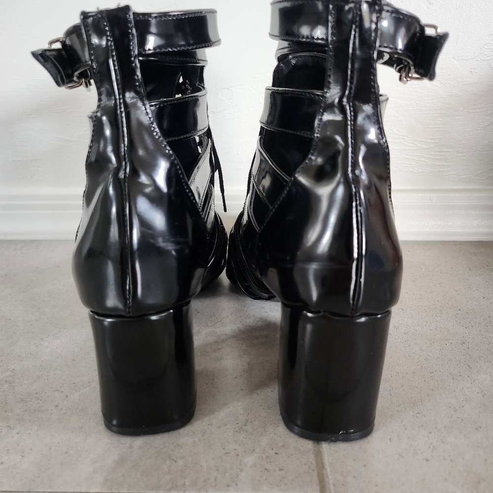 Boots - Picture 6 of 8